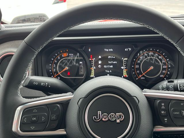2025 Jeep Wrangler Sahara photo 15