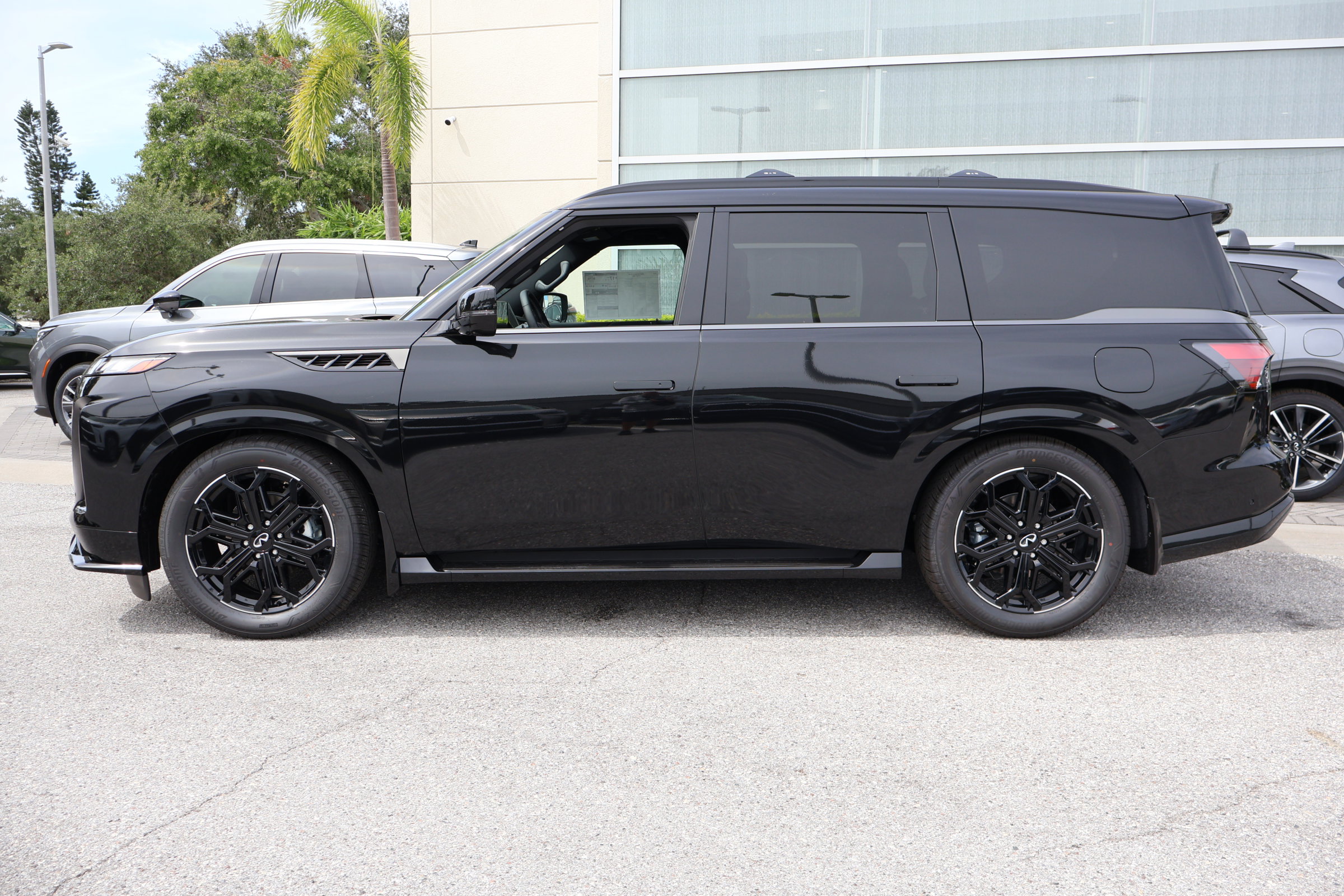 2026 Infiniti QX80 Sensory photo 2