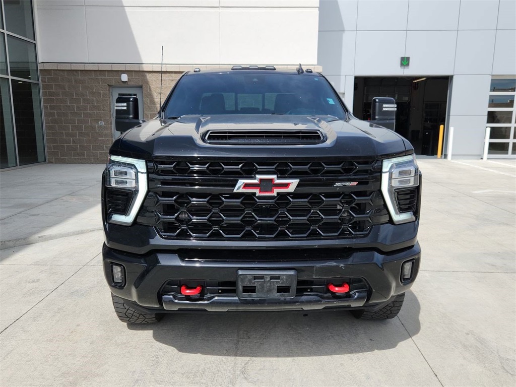 2024 Chevrolet Silverado 2500HD ZR2 photo 3