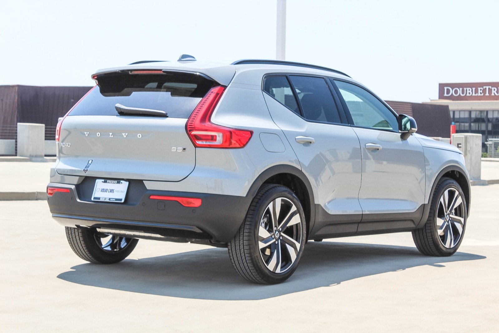 2025 Volvo XC40 Plus photo 6