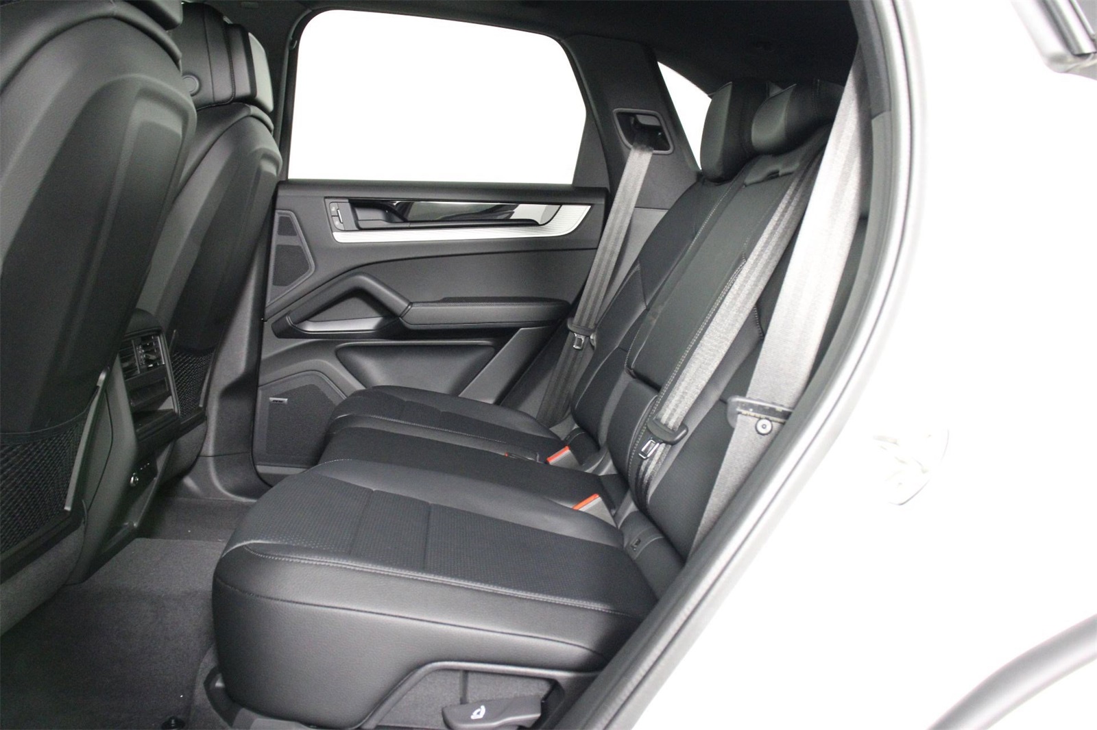 2025 Porsche Cayenne photo 16