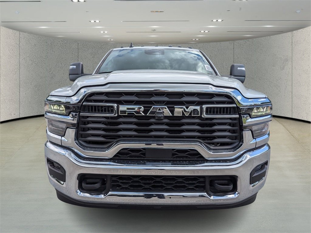 2025 Ram 3500 Tradesman photo 2