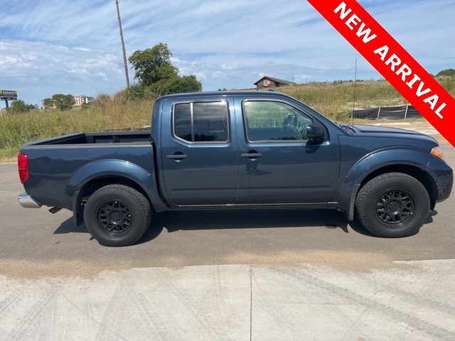 2017 Nissan Frontier SV photo 2