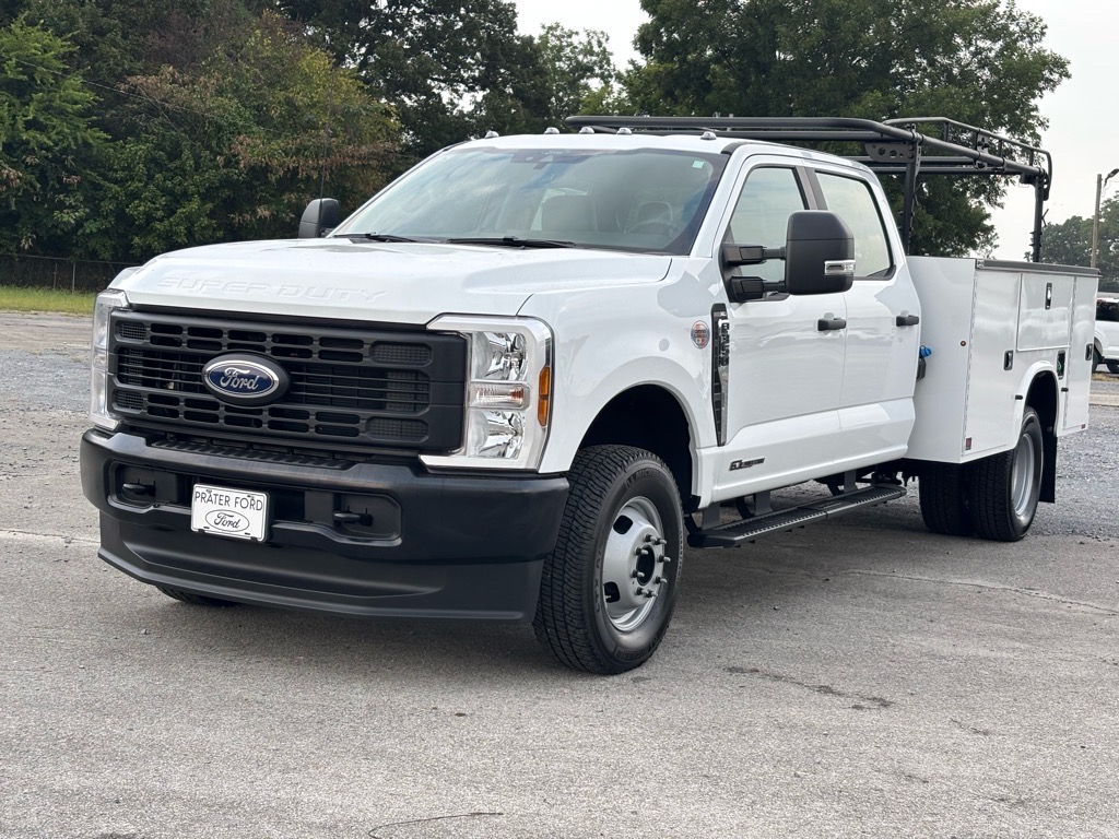 2025 Ford F-350 Super Duty Chassis Cab XL's photo