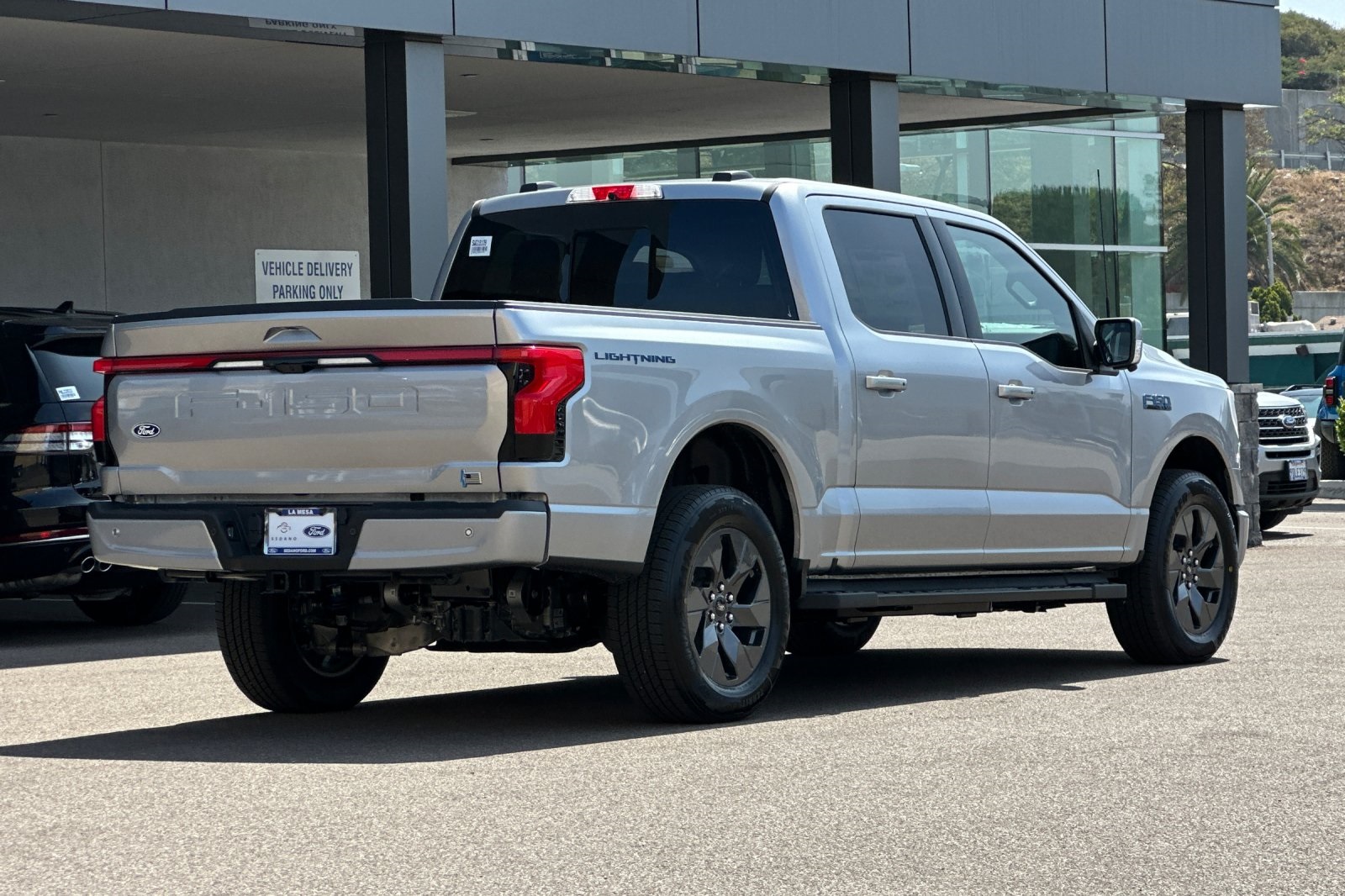 2025 Ford F-150 Lightning Lariat photo 3