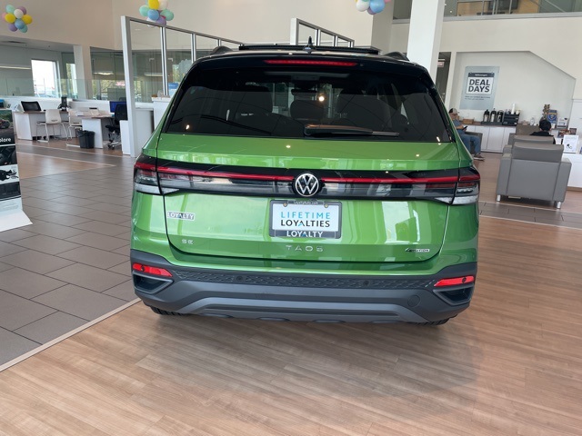 2025 Volkswagen Taos SE photo 3
