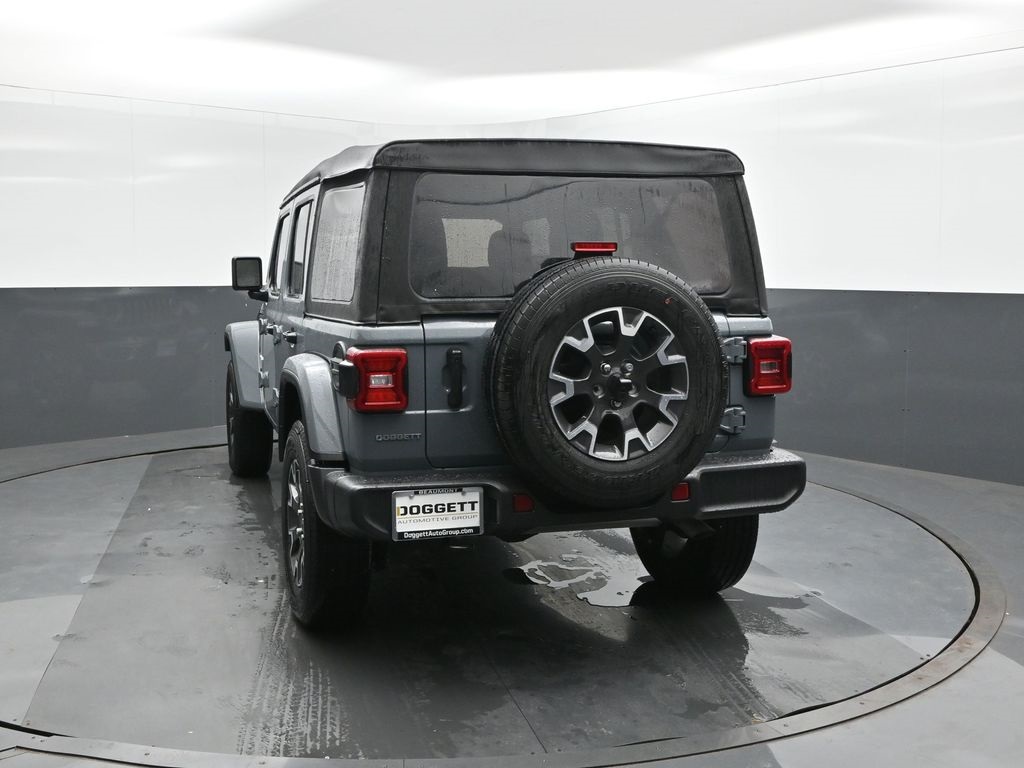 2024 Jeep Wrangler Sahara photo 4