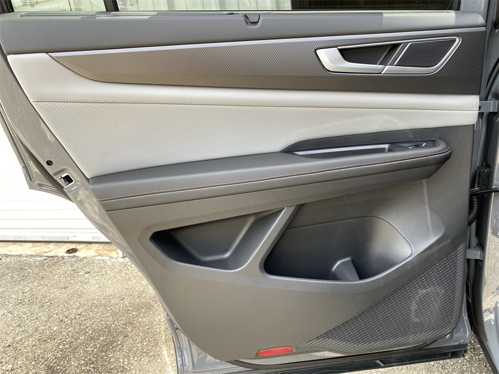 2025 Volkswagen Atlas Peak Edition SE photo 35