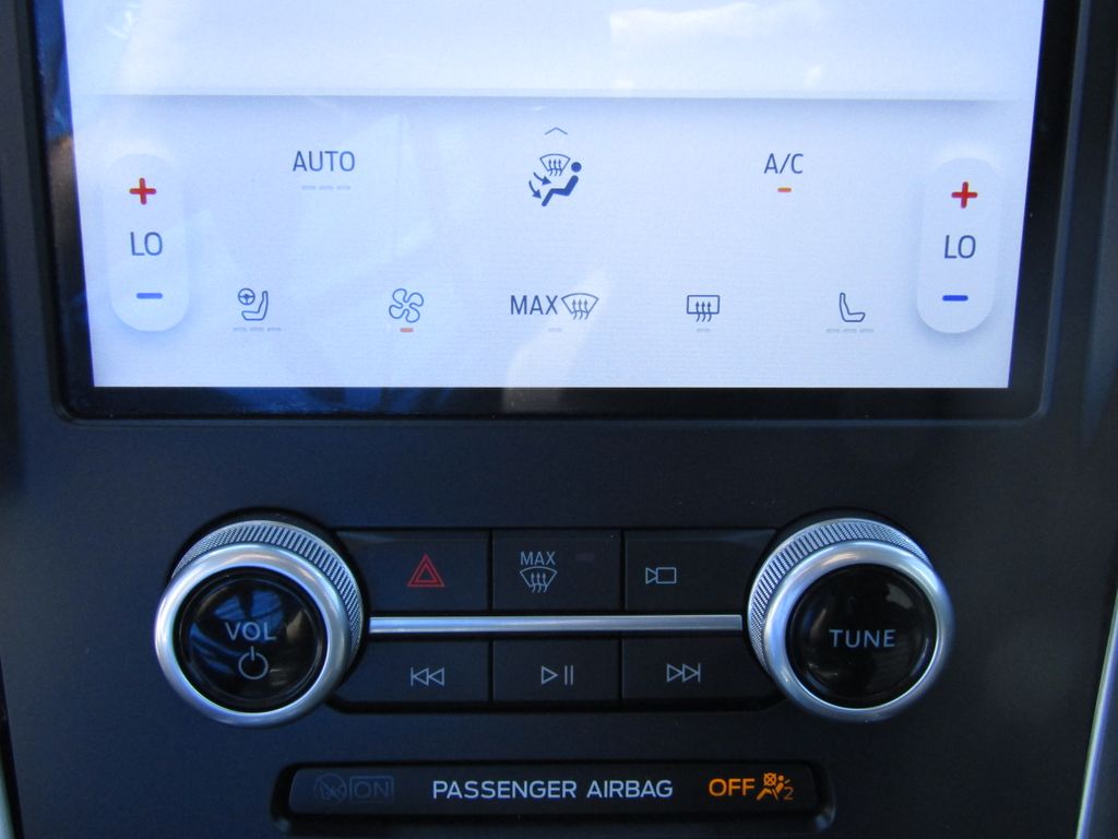 2022 Ford Edge SEL photo 24