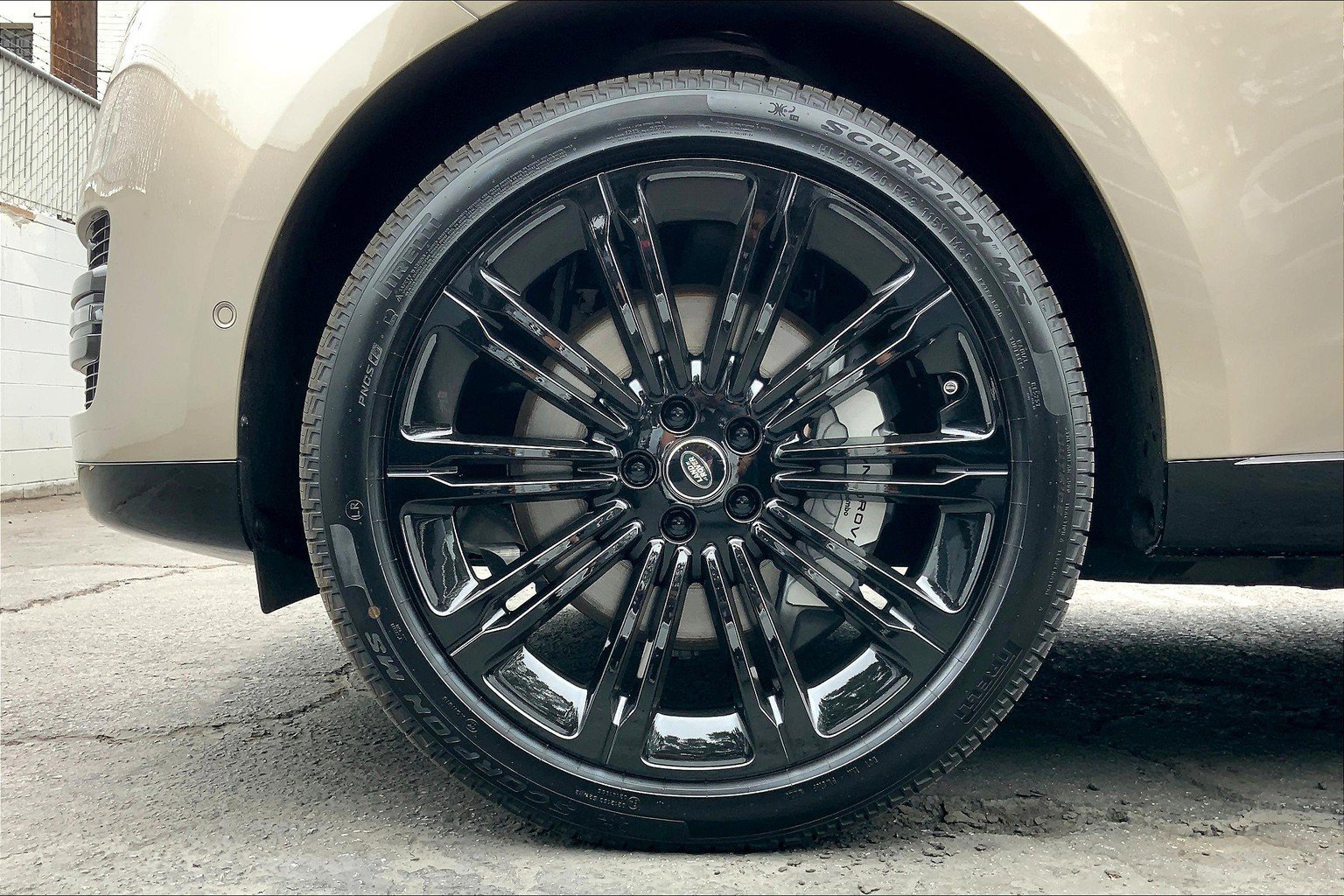2025 Land Rover Range Rover SE photo 7