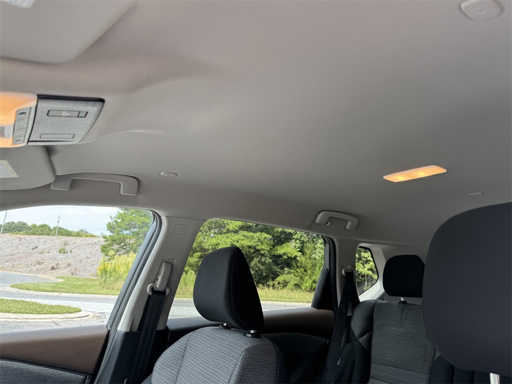 2023 Nissan Rogue SV photo 18