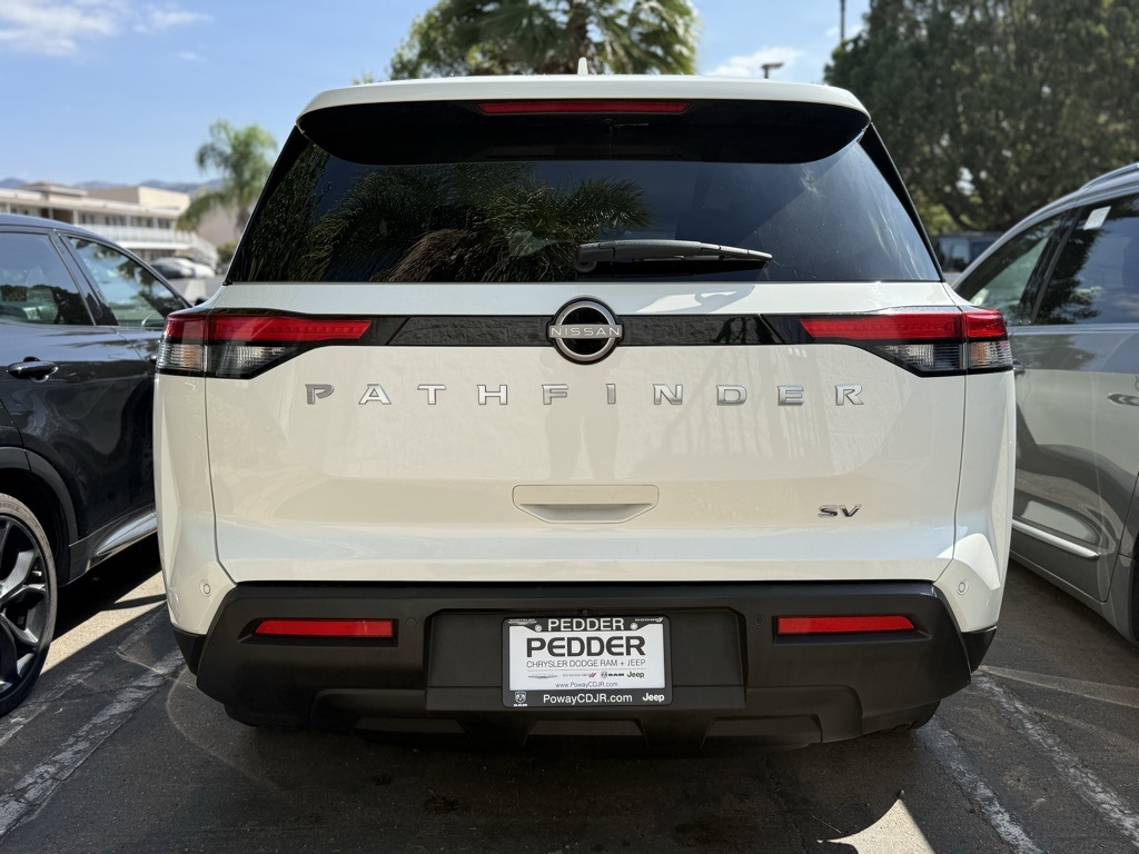 2023 Nissan Pathfinder SV photo 3