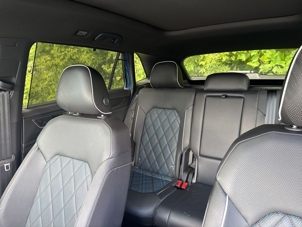 2025 Volkswagen Atlas Cross Sport SEL Premium R-Line photo 8