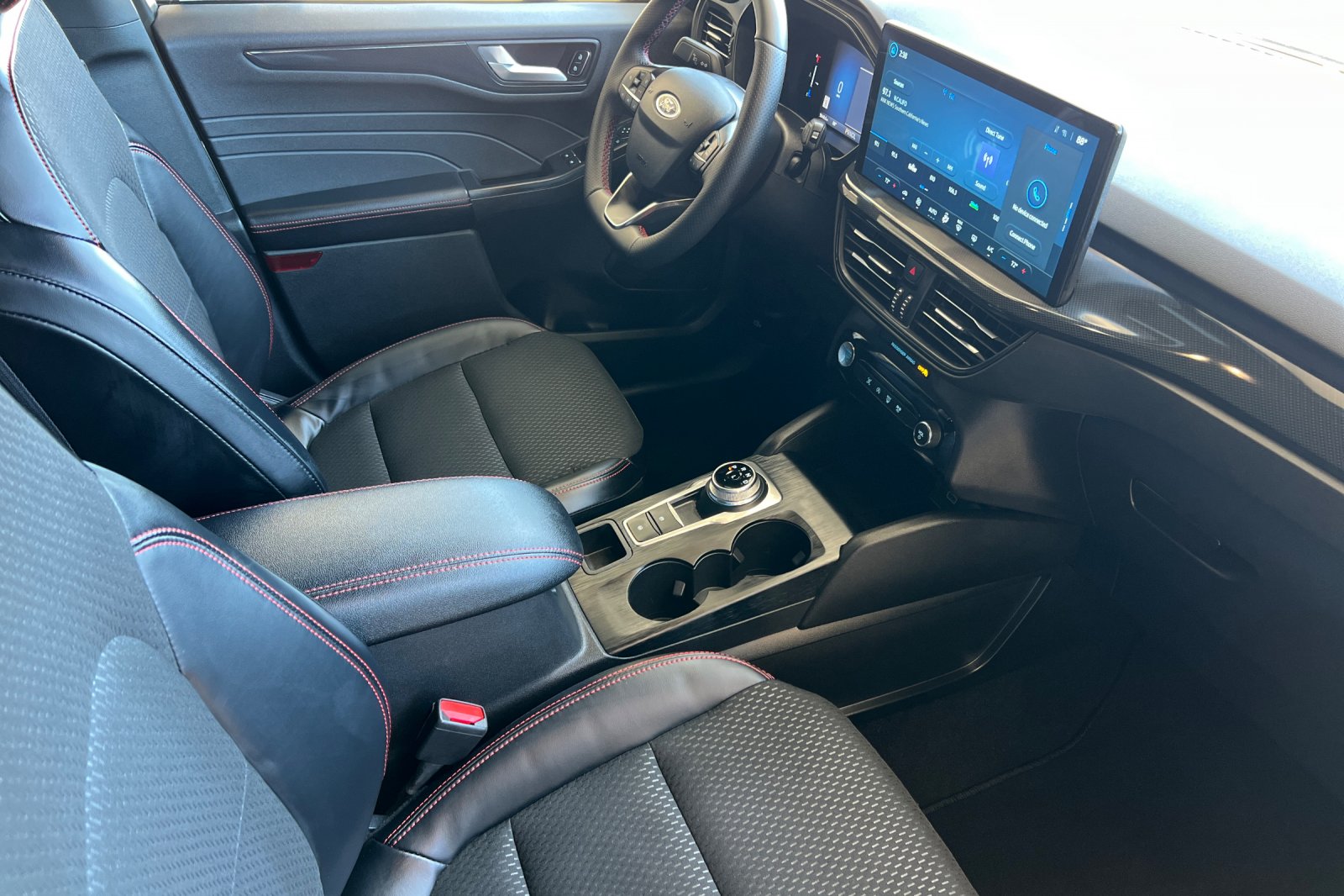 2025 Ford Escape ST-Line photo 16