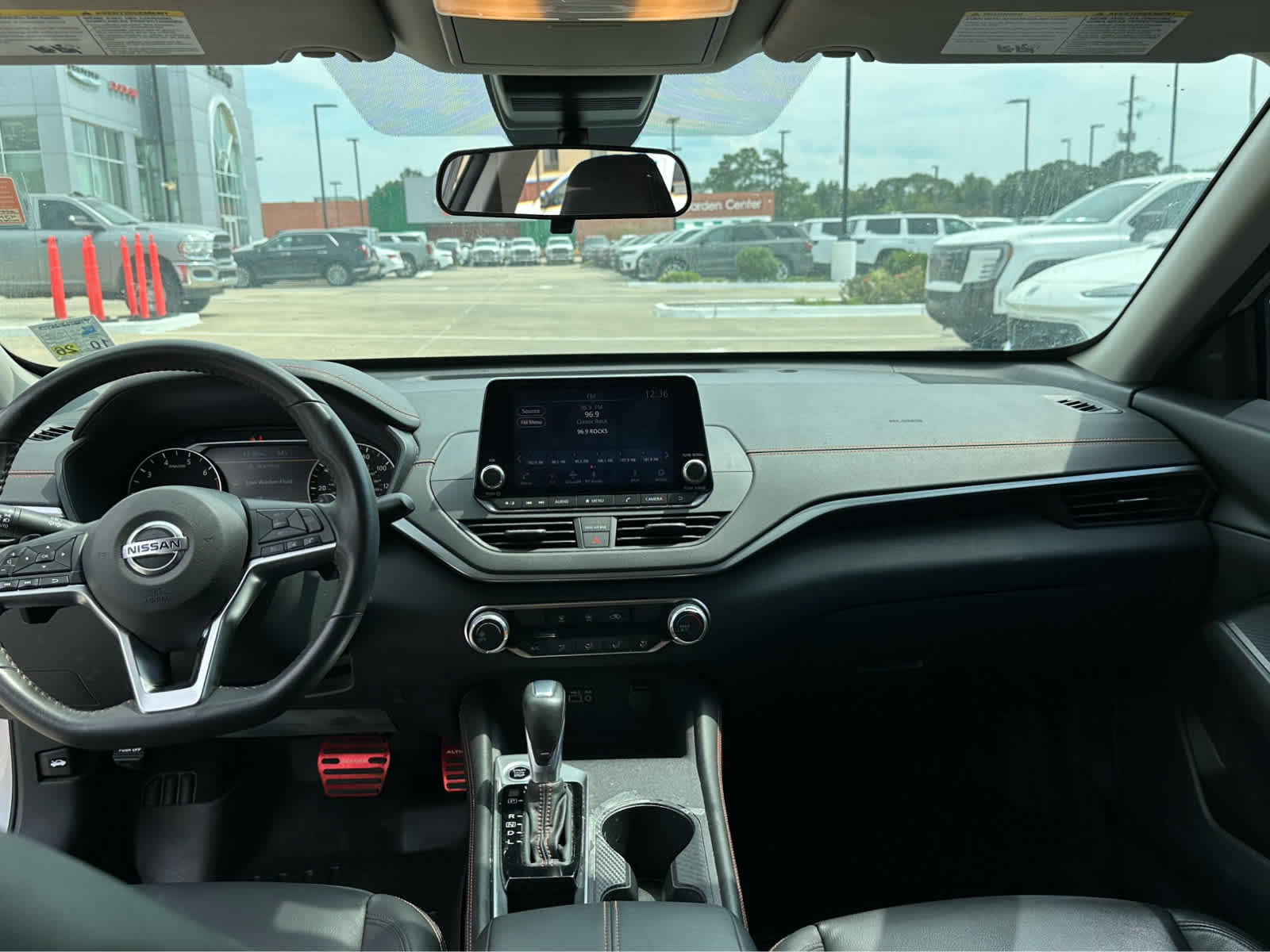 2022 Nissan Altima 2.5 SR photo 9