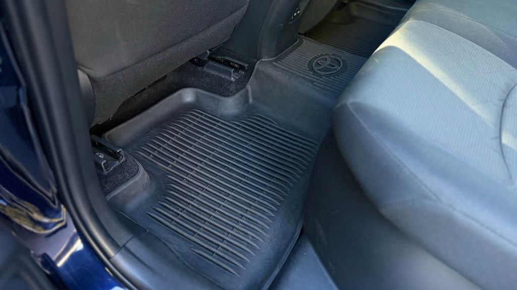 2024 Toyota RAV4 Hybrid XLE photo 17