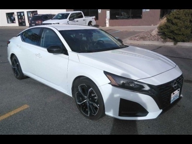 2023 Nissan Altima SR's photo