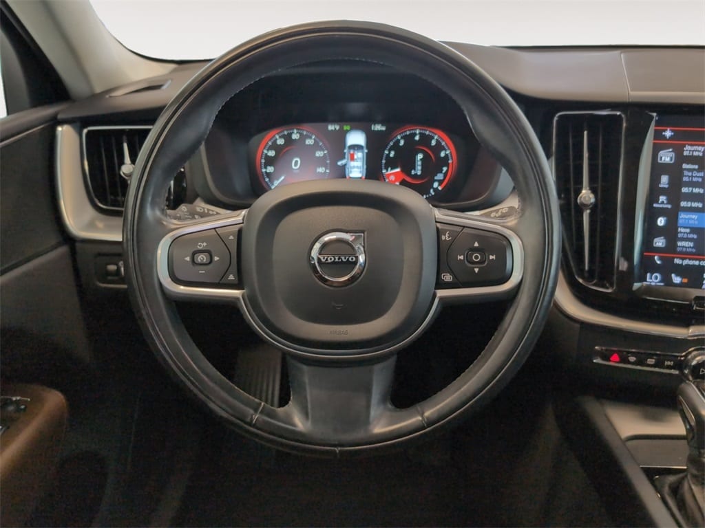 2018 Volvo XC60 T5 Momentum photo 11
