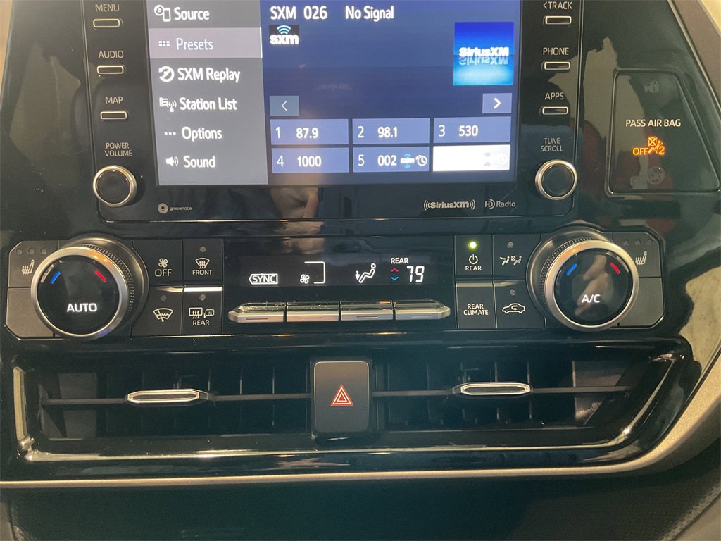 2022 Toyota Highlander XLE photo 23