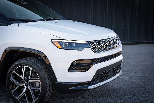 2025 Jeep Compass Limited photo 4