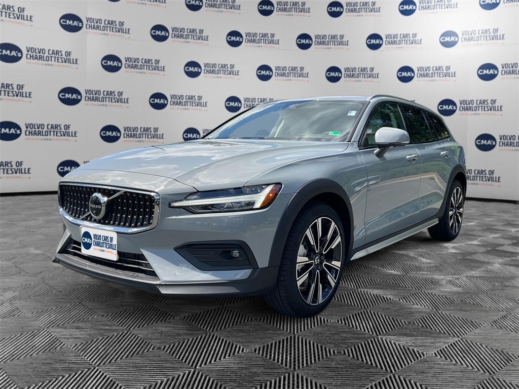 2026 Volvo V60 Cross Country Ultra's photo