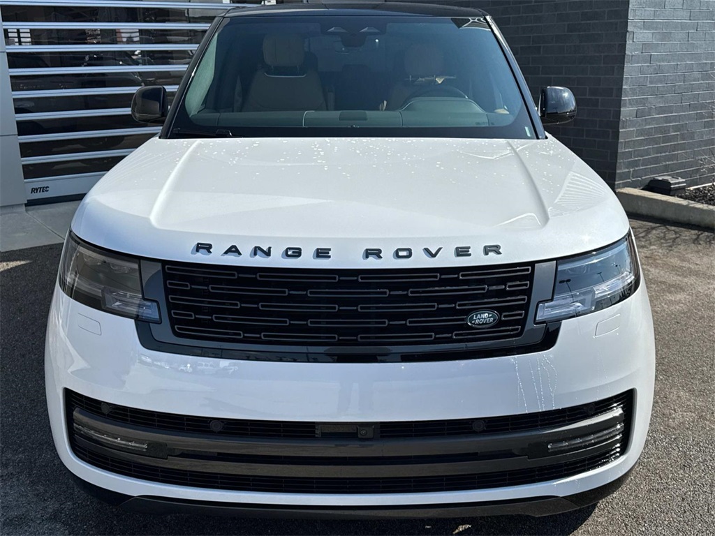 2025 Land Rover Range Rover SE photo 2