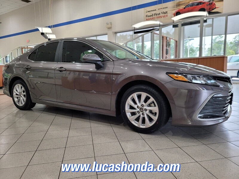 2024 Toyota Camry LE photo 3