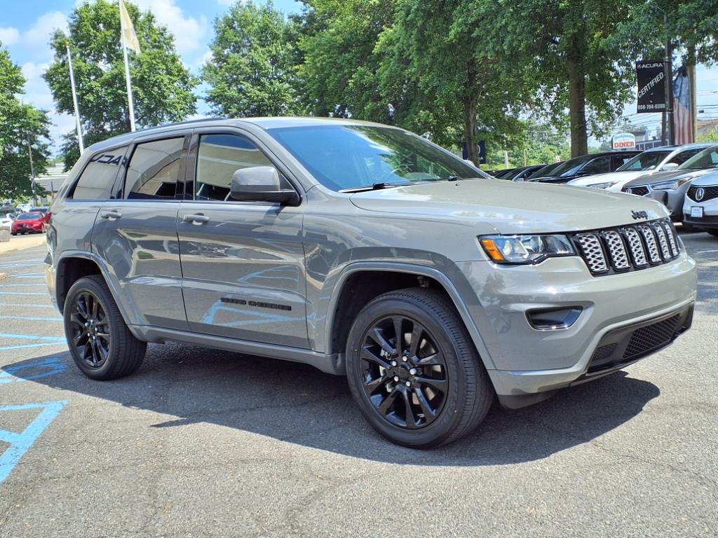 2021 Jeep Grand Cherokee Laredo X photo 2