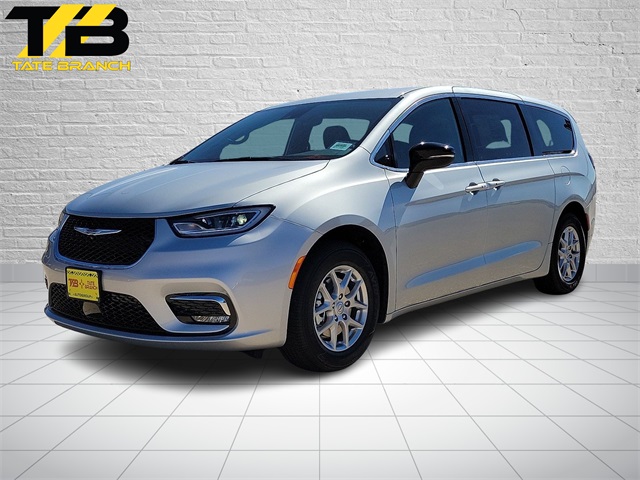 2026 Chrysler Pacifica Select's photo