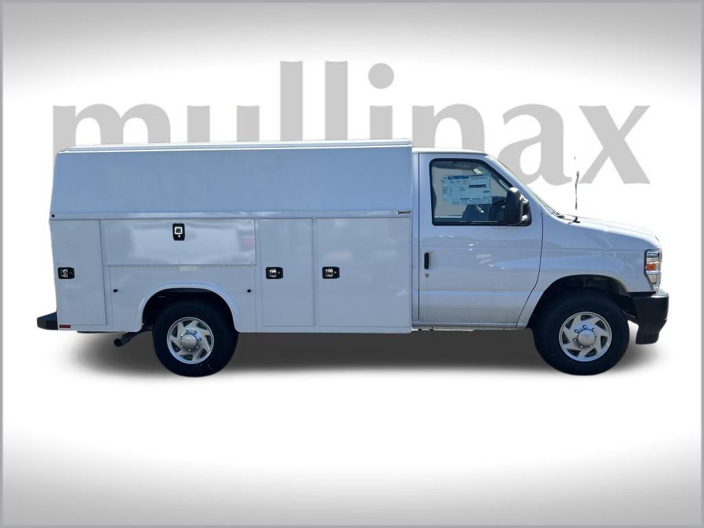 2025 Ford E-350 Base photo 2