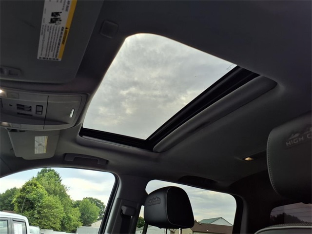 2018 Chevrolet Silverado 1500 High Country photo 14