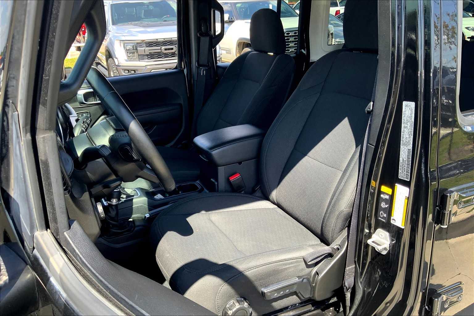2022 Jeep Wrangler Unlimited Willys photo 7