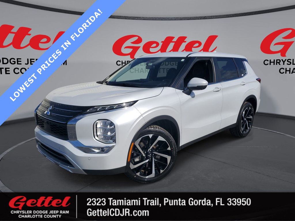 2024 Mitsubishi Outlander SE's photo