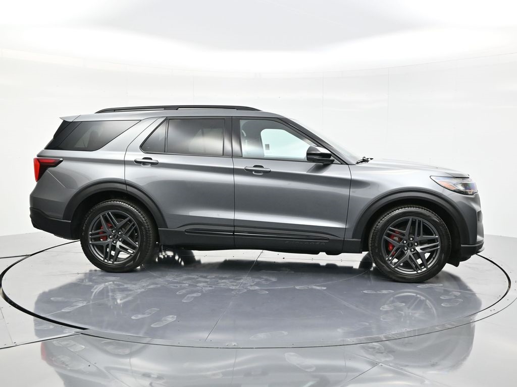 2025 Ford Explorer ST photo 3