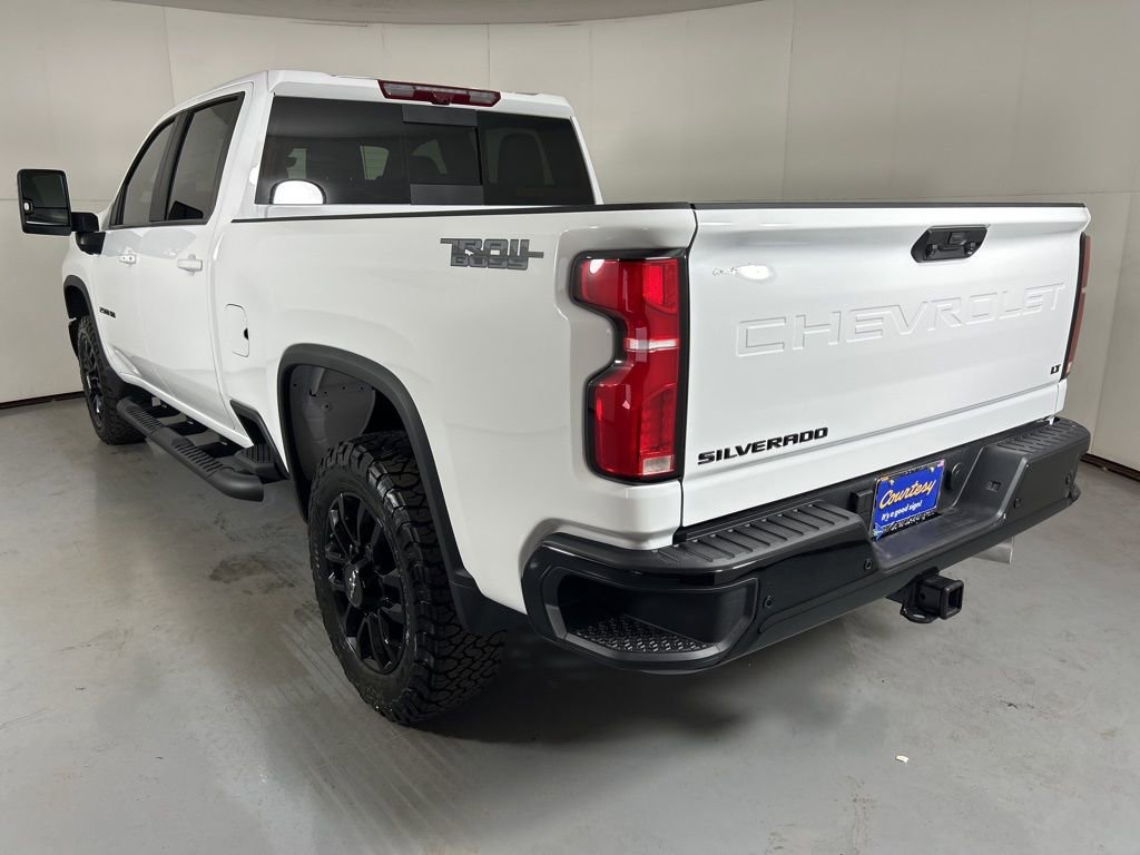 2025 Chevrolet Silverado 2500HD LT photo 4