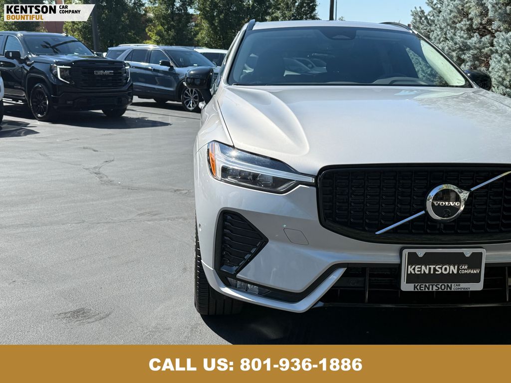 2025 Volvo XC60 B5 Plus photo 12