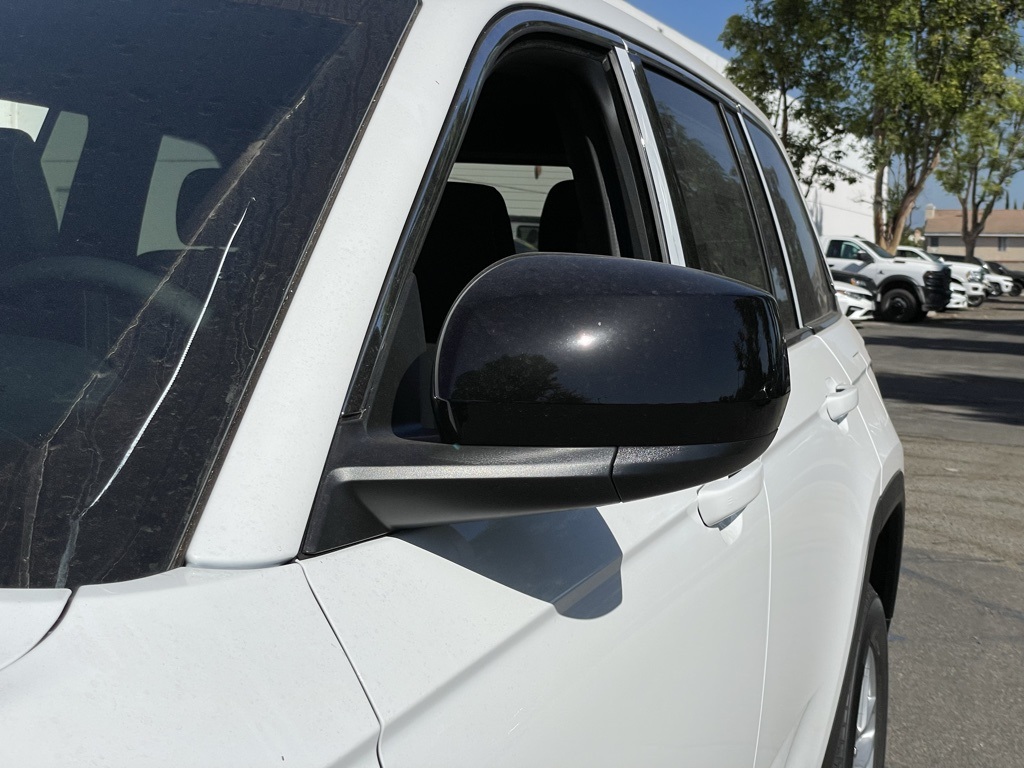 2025 Jeep Grand Cherokee Laredo X photo 12