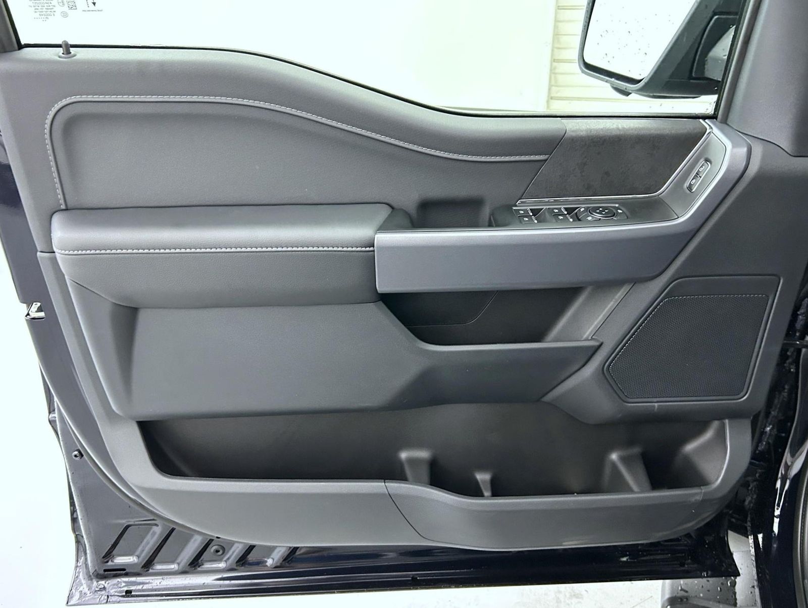 2025 Ford F-150 XLT photo 6