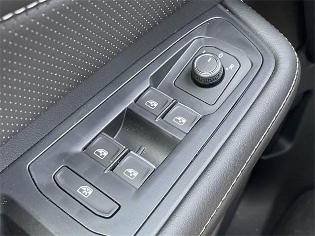 2025 Volkswagen Atlas Cross Sport SEL R-Line photo 29