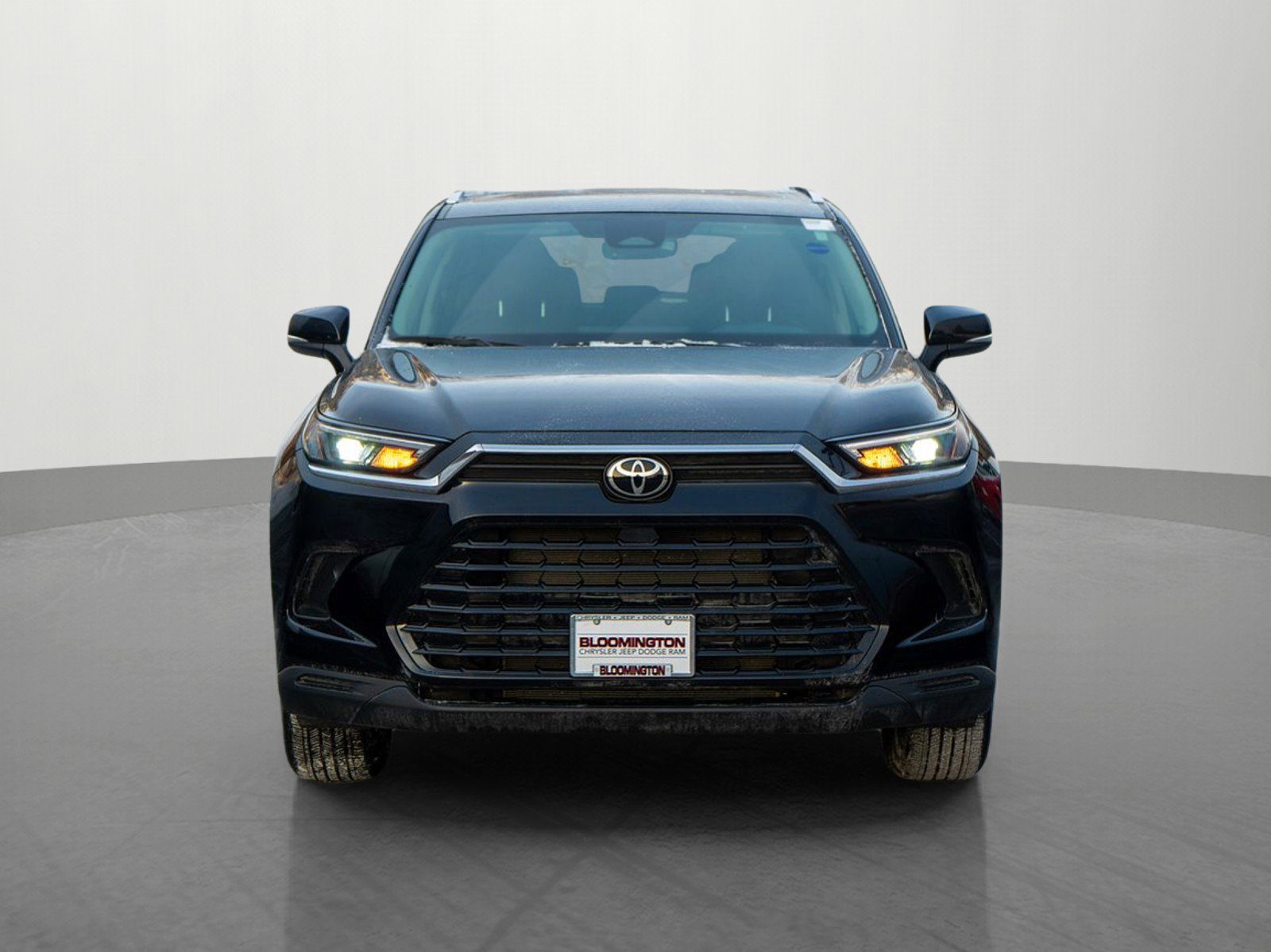 Used 2024 Toyota Grand Highlander XLE with VIN 5TDAAAB51RS028948 for sale in Minneapolis, Minnesota