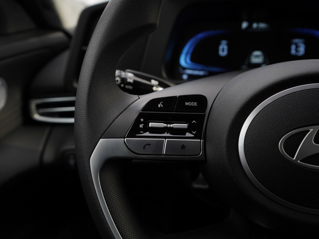 2025 Hyundai Elantra SE photo 18