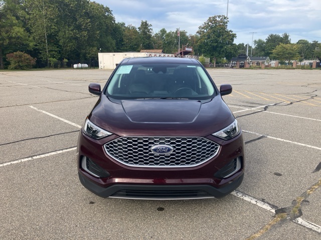 2024 Ford Edge SEL photo 2