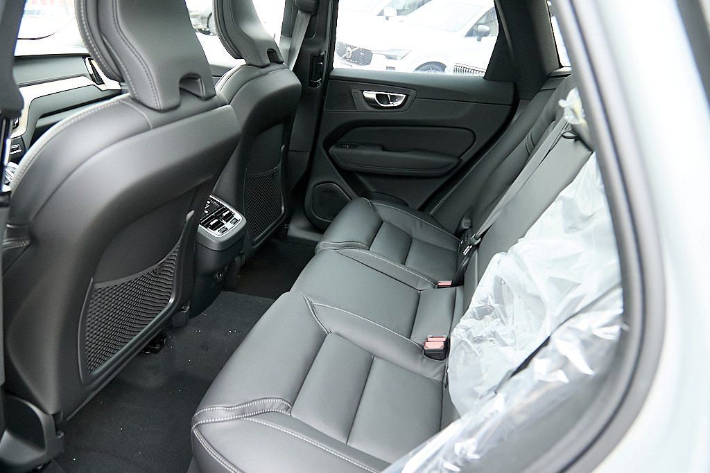 2026 VOLVO XC60 - Image 20
