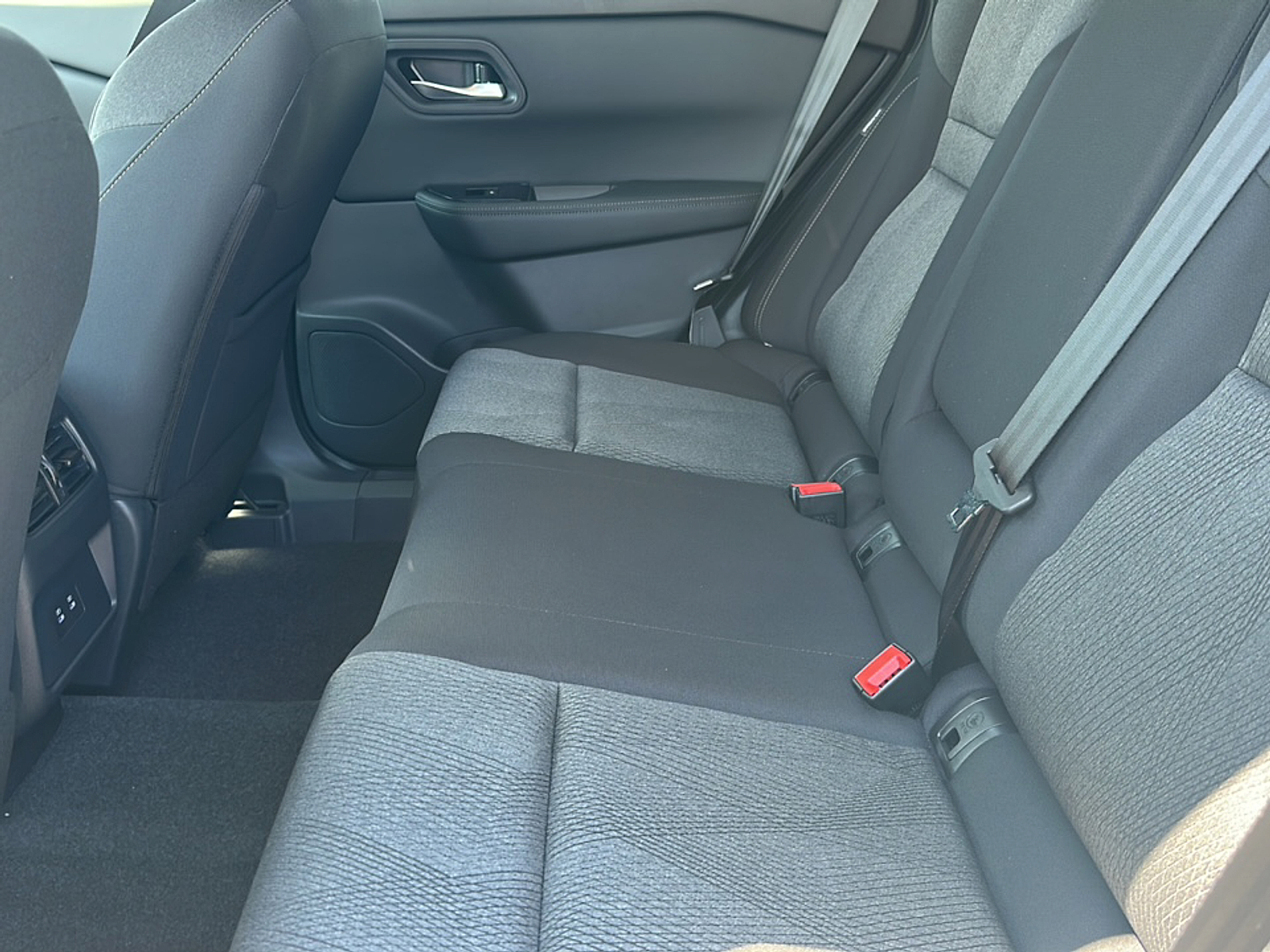 2026 Nissan Rogue SV photo 4