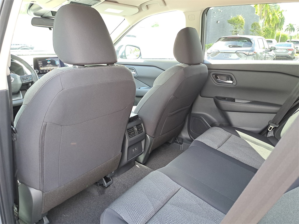 2026 Nissan Rogue SV photo 11