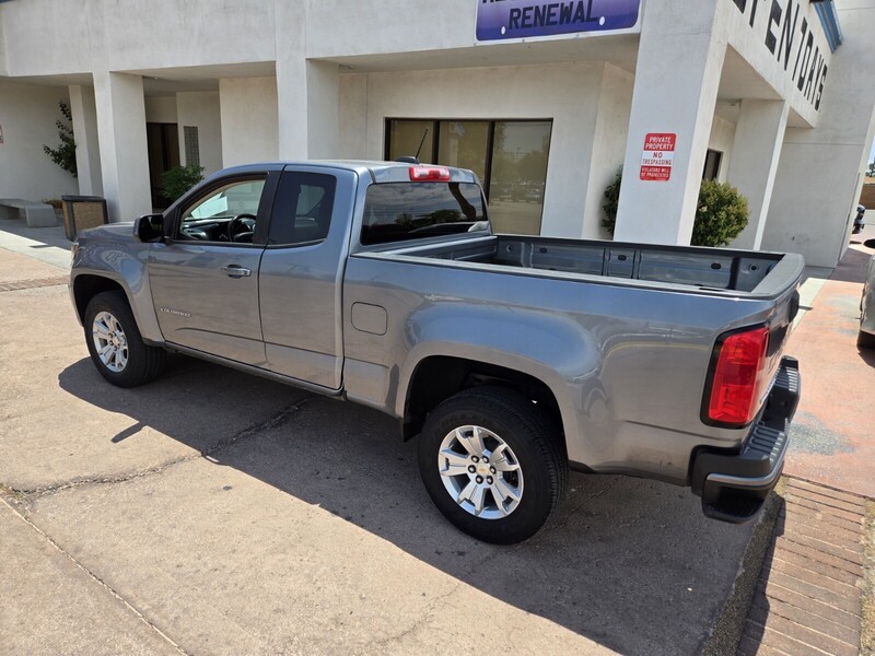 2022 Chevrolet Colorado LT photo 2