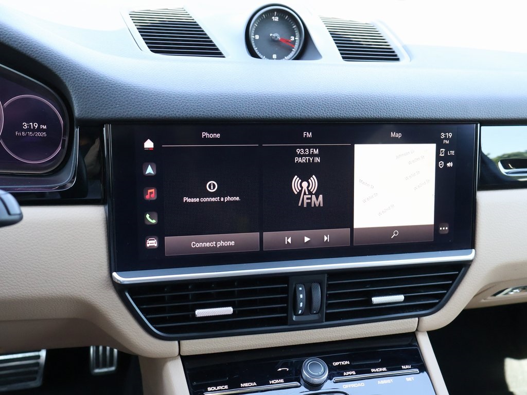 2022 Porsche Cayenne S photo 19