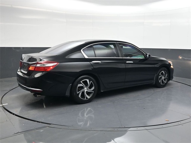 2017 Honda Accord LX photo 4