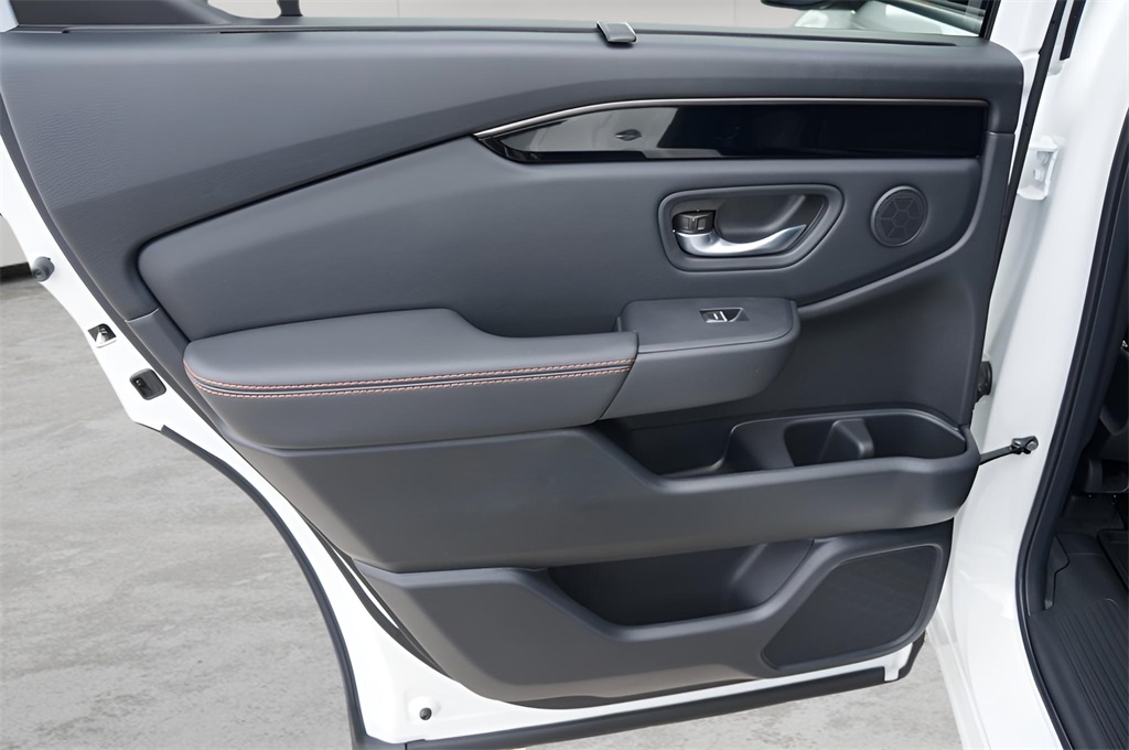 2025 Honda Pilot TrailSport photo 4