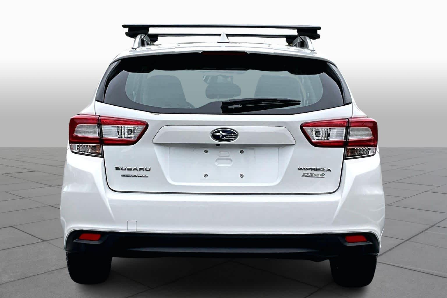 2017 Subaru Impreza Premium photo 4